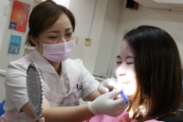 仲里歯科医院 貞包朱里の写真