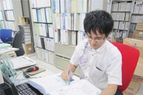 沖縄県環境生活部環境政策課環境評価班主任 新城洋明