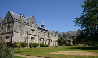 チチェスター大学							