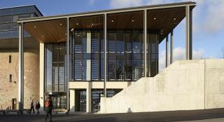 ファルマス大学							