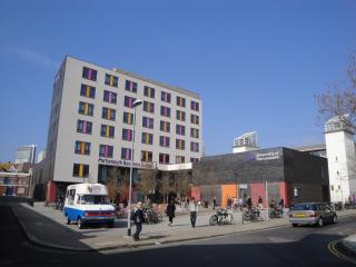 ポーツマス・ユニバーシティ					